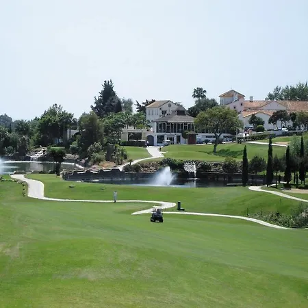 Modern In Elviria, Golf, Fun & Apartment *
